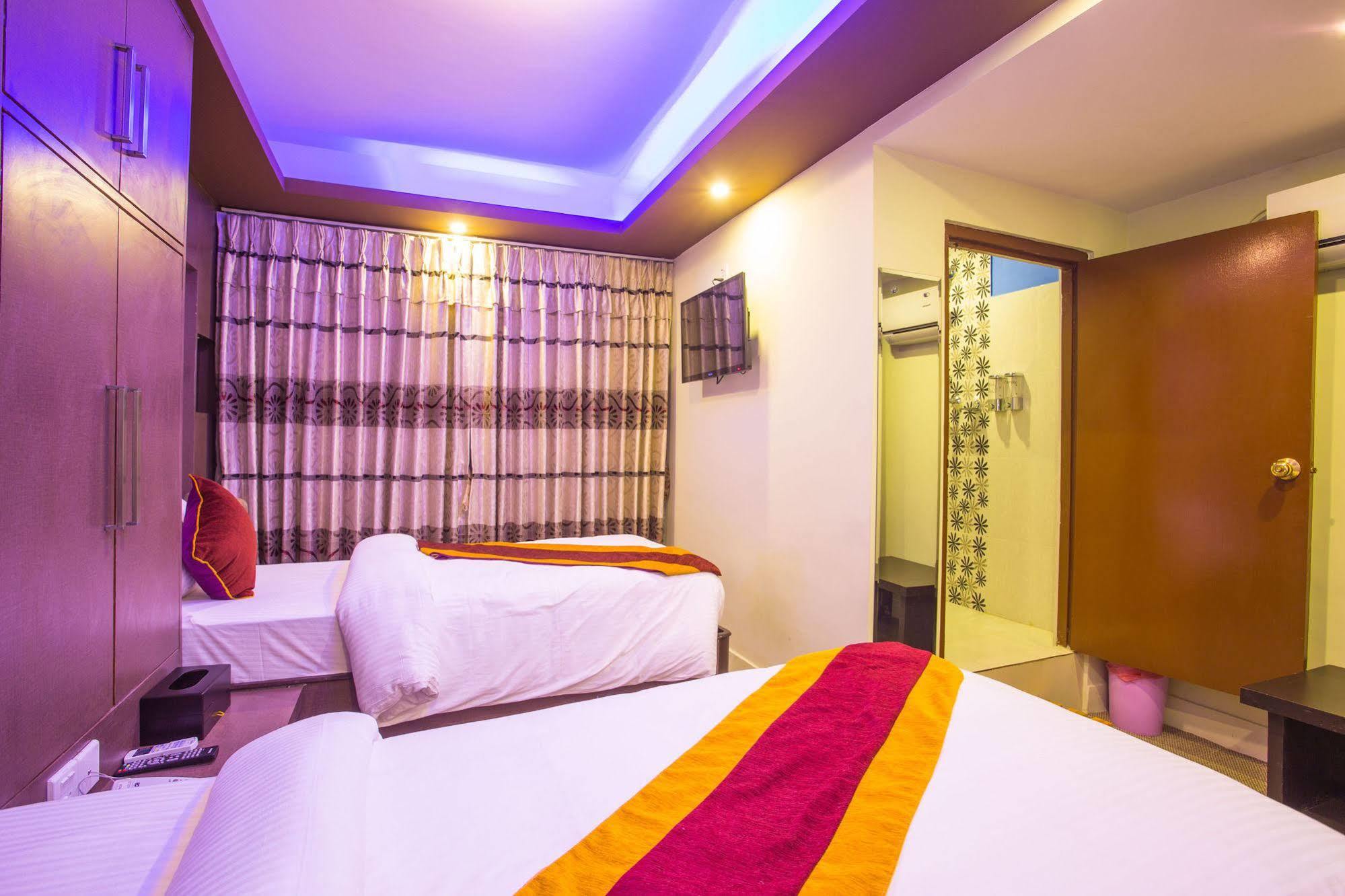 Hotel Nepal Tara Катманду Екстериор снимка