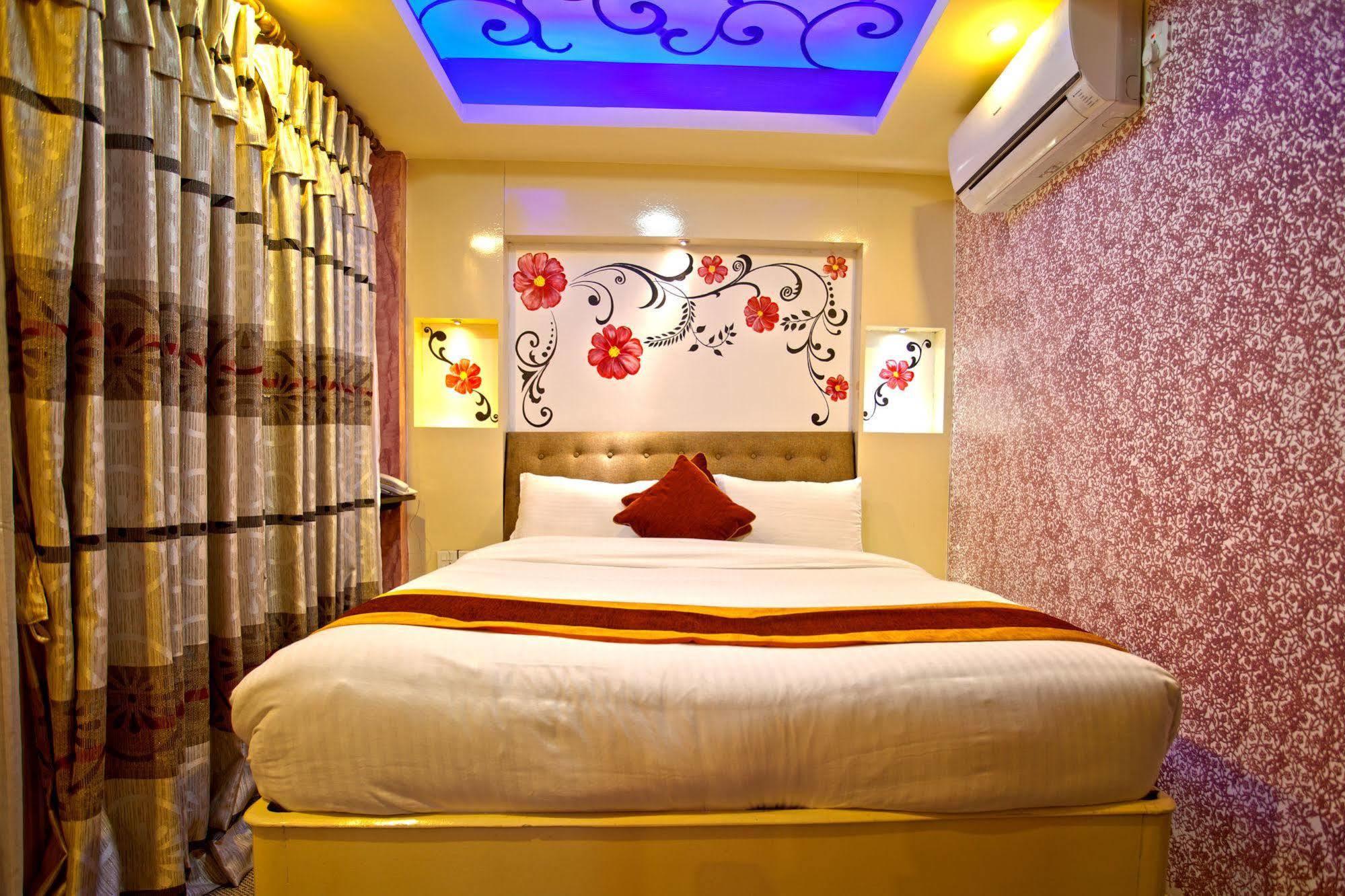 Hotel Nepal Tara Катманду Екстериор снимка