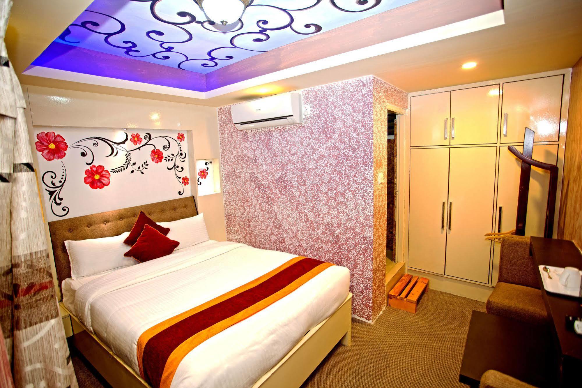 Hotel Nepal Tara Катманду Екстериор снимка