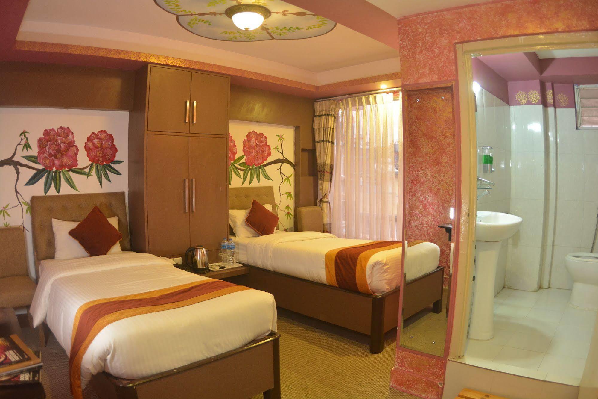 Hotel Nepal Tara Катманду Екстериор снимка