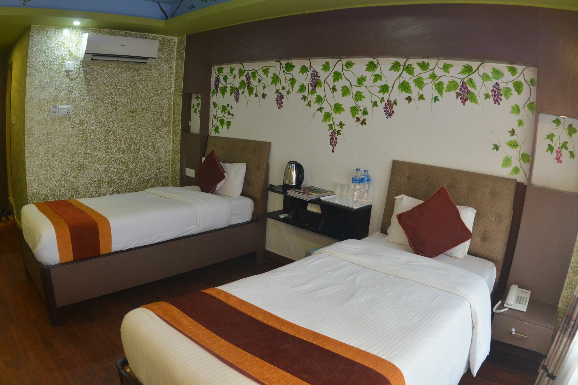 Hotel Nepal Tara Катманду Екстериор снимка